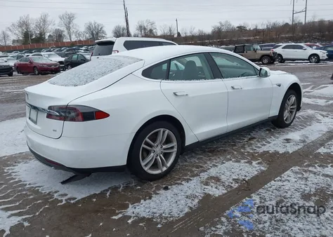 2014 Tesla Model S P85 z USA, uszkodzony, nr VIN 5YJSA1H15EFP32416